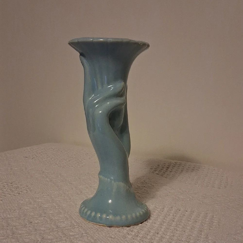 🌷 Vintage Shawnee Pottery Blue Tulip Hand Vase – USA, 1940s